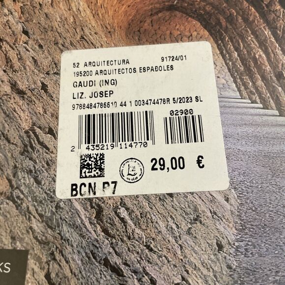 Antoni Gaudí, Singular Architect by Liz, Vivas & Pla, Hardcover Book 2022 Modern - Picture 5 of 7